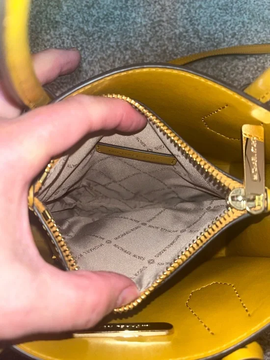 Michael Kors Mercer bag in Marigold - Picture 9 of 11